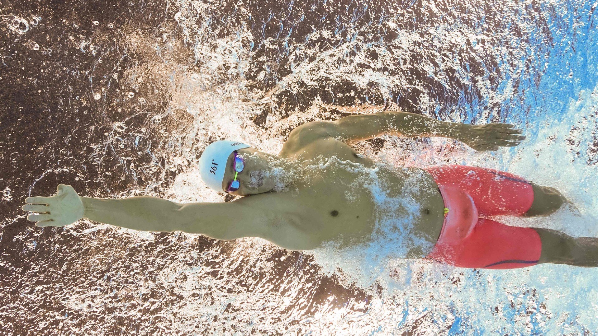 米兰体育在线下载-弗朗索瓦·霍尔茨豪伊泽：作为南非队的防守和进攻链接，他的角色至关重要