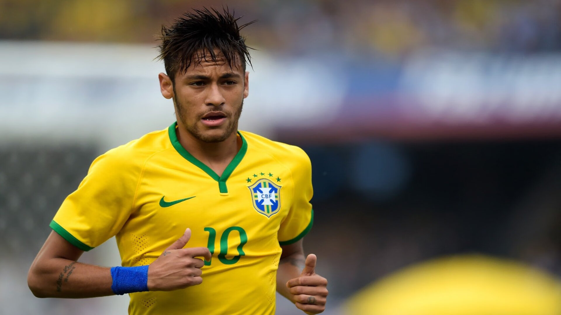 朱婷现身大学讲座鼓励热爱体育,朱婷接受采访视频2020