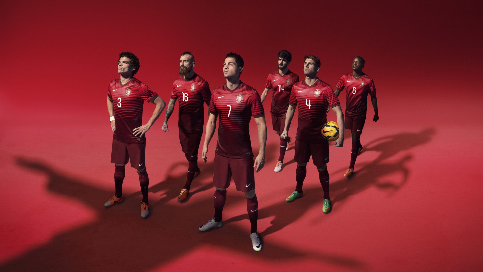 英超散发的激情:每一次拼抢都令人心潮澎湃,英超精彩