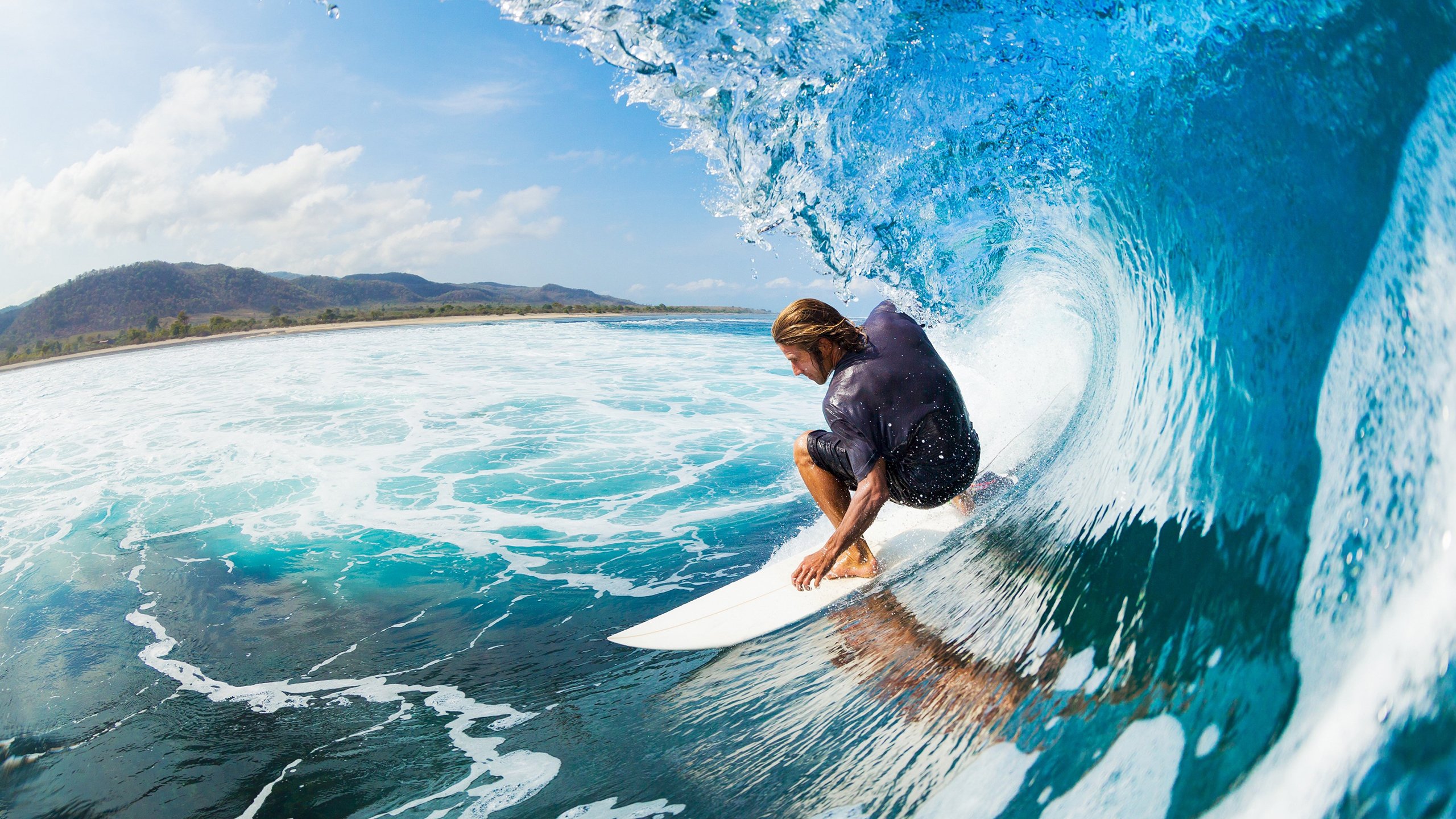 Kim 防守拦截频繁，破坏对方进攻，防守者可以用手阻挡进攻路线